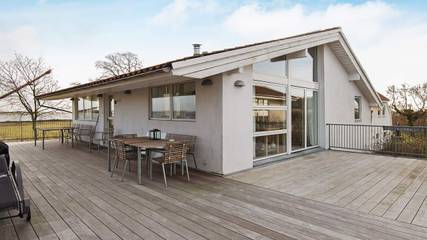 Ferienhaus für 12 Personen, mit Whirlpool und Pool sowie Sauna und Terrasse in Årøsund