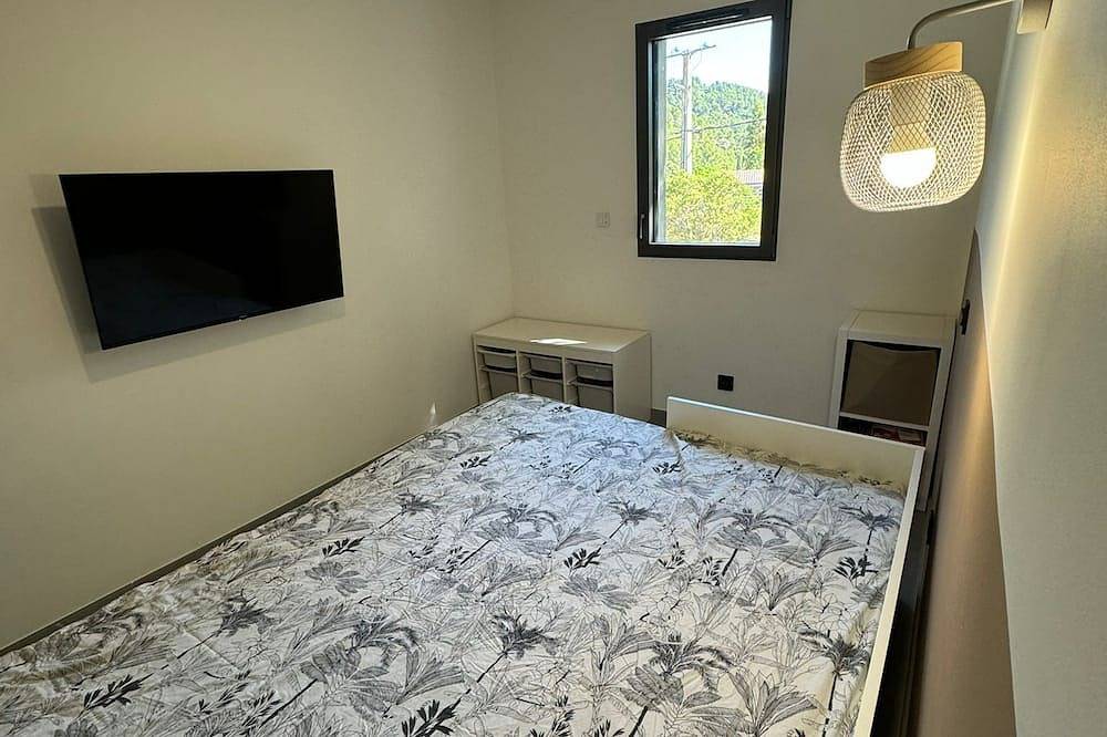 3 Bedroom Villa in Solliã¨s-Toucas in Solliès-Toucas, Toulon region