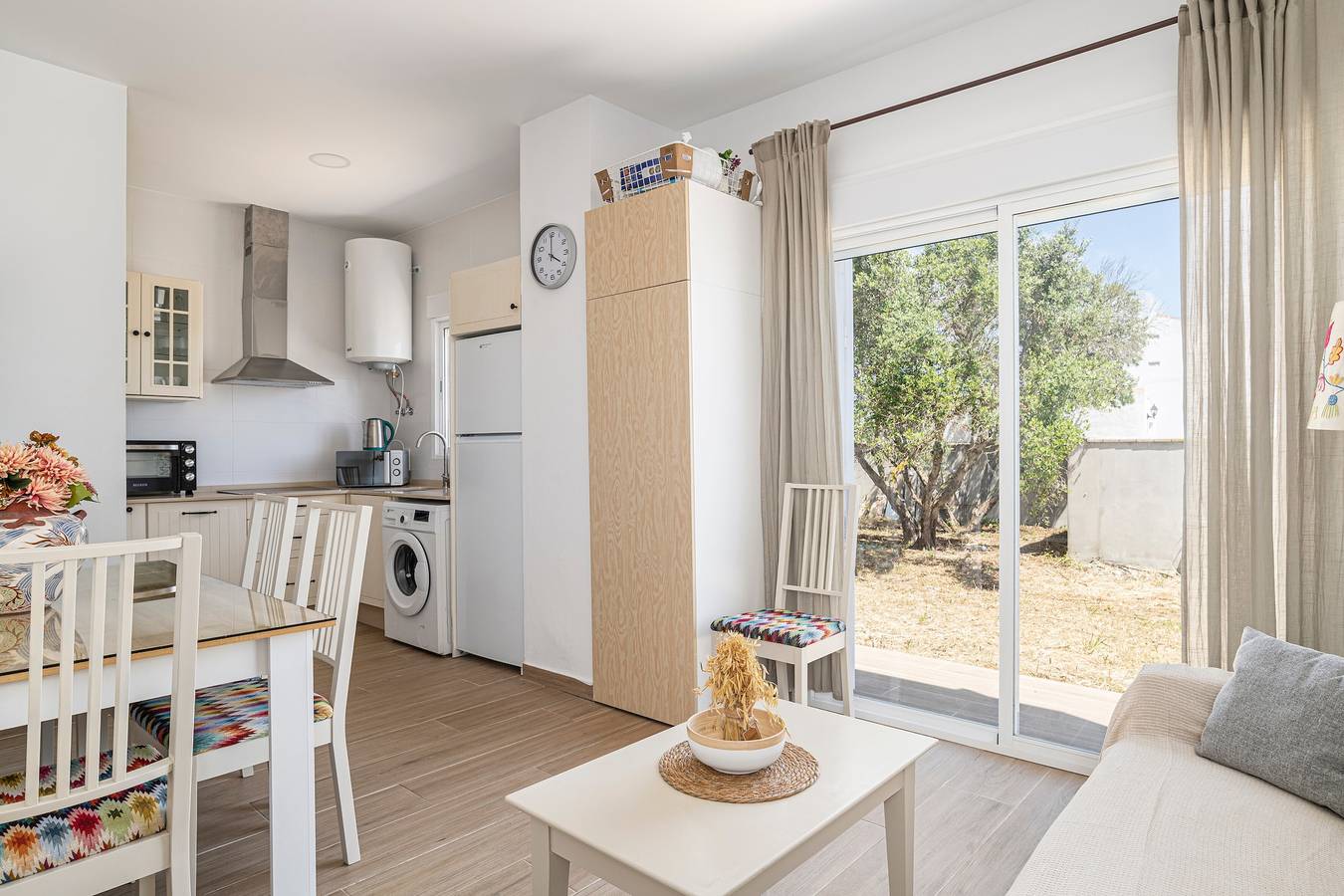 Casa de Huéspedes 'Sol' con Jardín Privado, Wi-Fi y Aire Acondicionado in Conil de la Frontera, Costa de la Luz