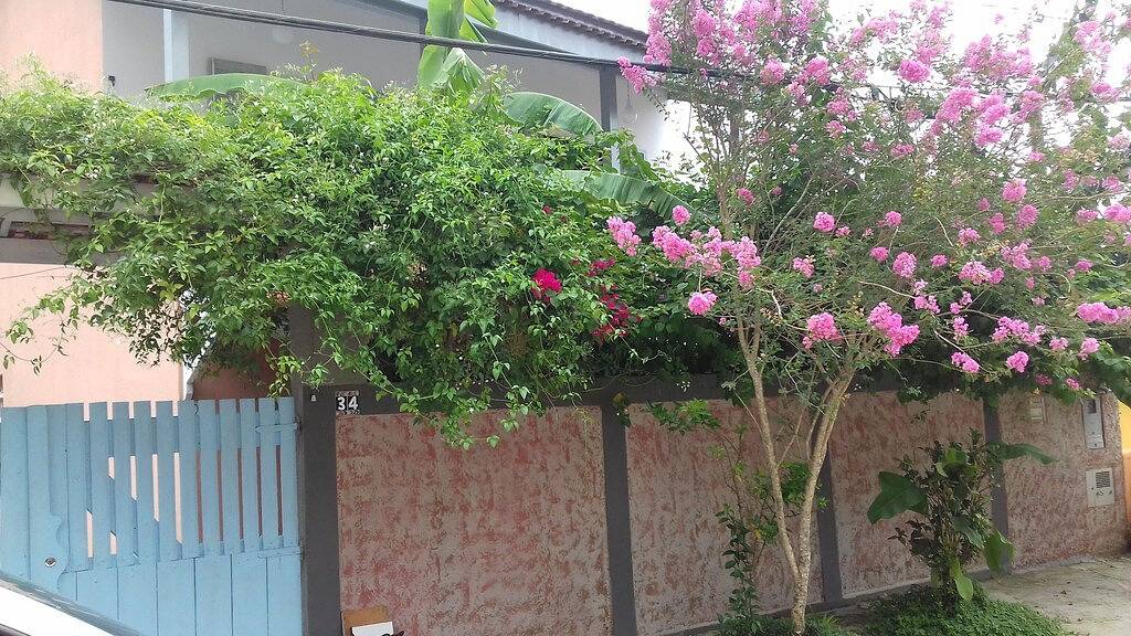 Casa Florêncio, in Strandnähe, mit Pool. in Toninhas Ubatuba, Ubatuba