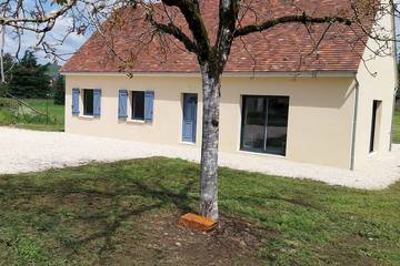 Cottage pour 6 personnes, avec terrasse ainsi que jardin et jacuzzi à Meyronne