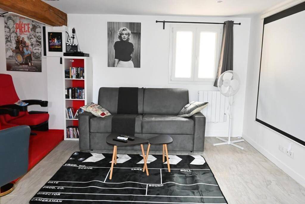 Appartement entier, Cinema Appartement 10mn Aeroport Roissy Cdg in Villeneuve-sous-Dammartin, Seine-et-Marne
