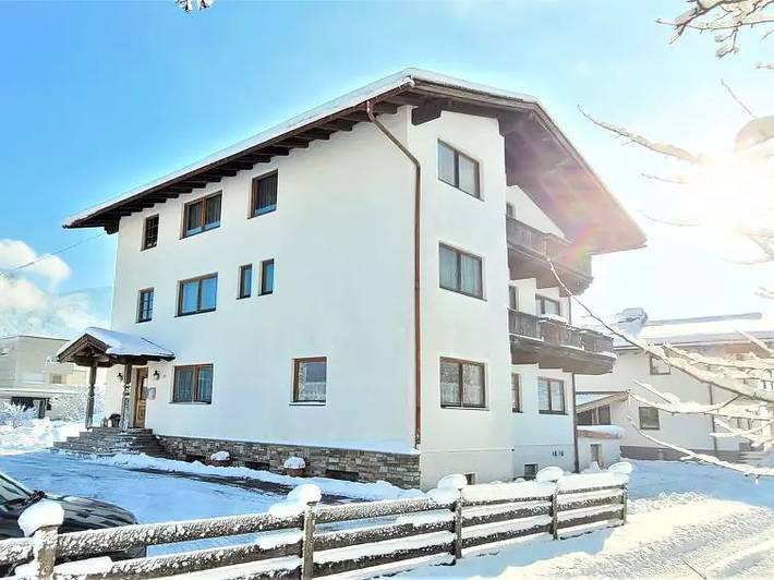 Villa für 24 Personen, mit Balkon - 1