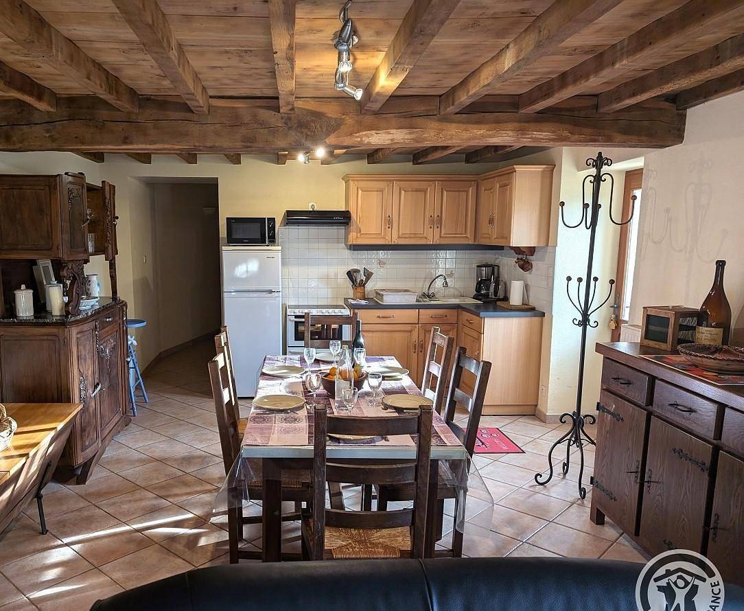 Casa de huéspedes para 6 personas con jardín in Chambost-Longessaigne, Lyon region
