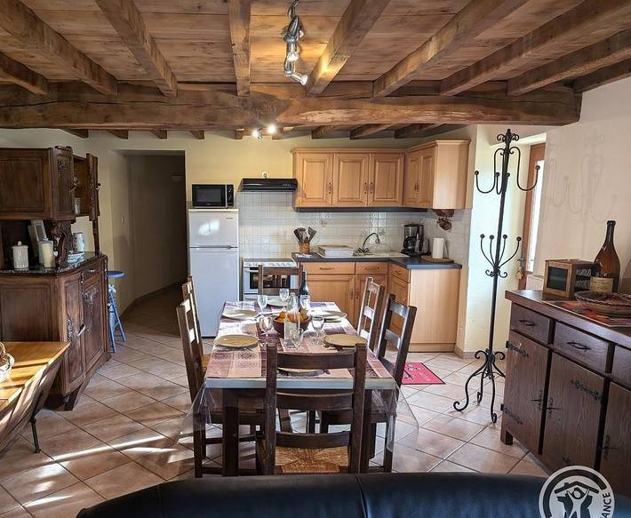 Gîte pour 6 personnes, avec jardin à Chambost-Longessaigne - 2