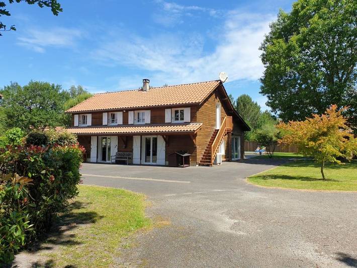 Chambre d’hôte pour 2 personnes, avec jardin ainsi que piscine et vue