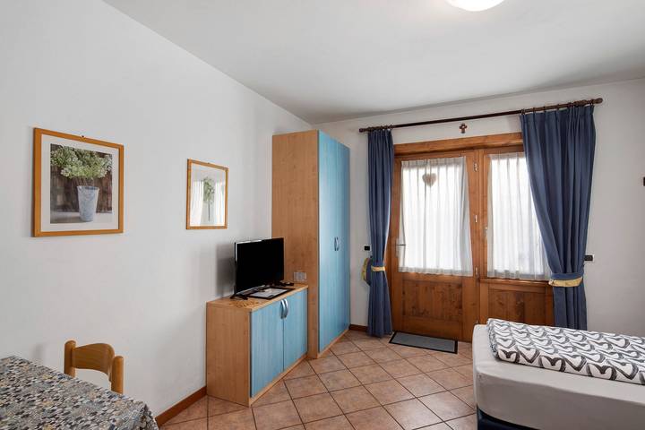 Entire studio, Apartment "Bait del Pont 52B" with Mountain View, Wi-Fi & Garden in Livigno, Stilfser Joch National Park