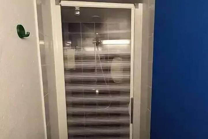 Location de vacances pour 4 personnes, avec terrasse ainsi que balcon/terrasse et piscine dans Plage De Pen Bron - 4