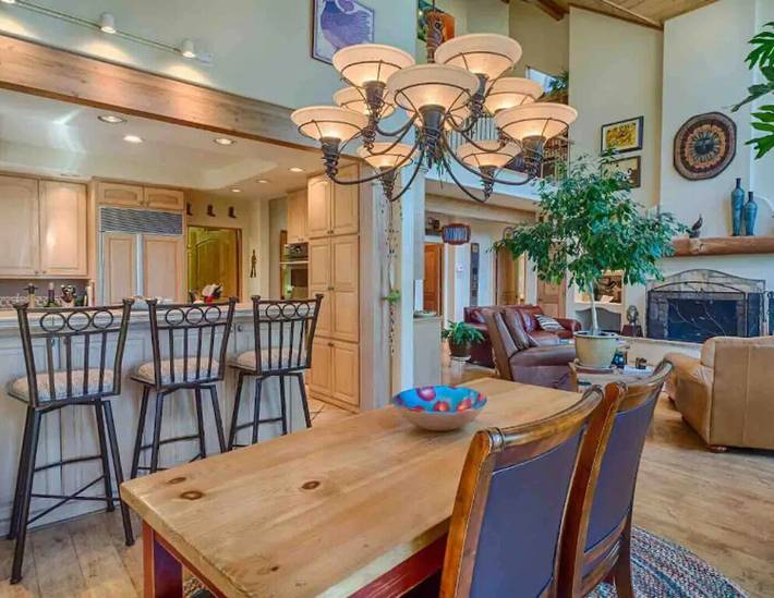 Vacation rental for 14 people, with yard in Angel Fire