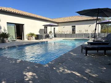 Gîte pour 6 personnes, avec terrasse ainsi que jardin et piscine à Vallon-Pont-d'Arc