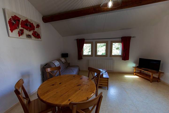 Gîte pour 4 personnes, avec jardin et piscine, animaux acceptés à Cabrières-d'Avignon - 2