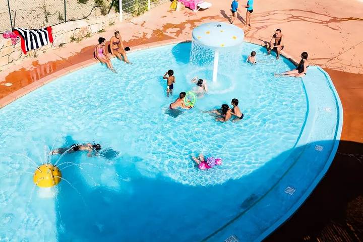 Mobil home pour 4 personnes, avec piscine et terrasse à la La Ciotat - 3