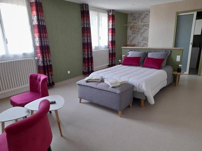 Location de vacances pour 2 personnes, avec Terrasse ainsi que Jacuzzi et Jardin dans Chastel-Nouvel