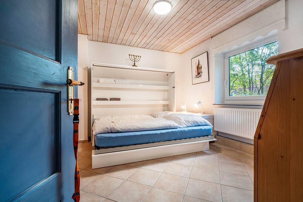 Ganze Wohnung, Apartment 'Alte Polizeistelle Ferienwohnung 2' mit privater Terrasse, privatem Garten und Wlan in Tammensiel, Pellworm