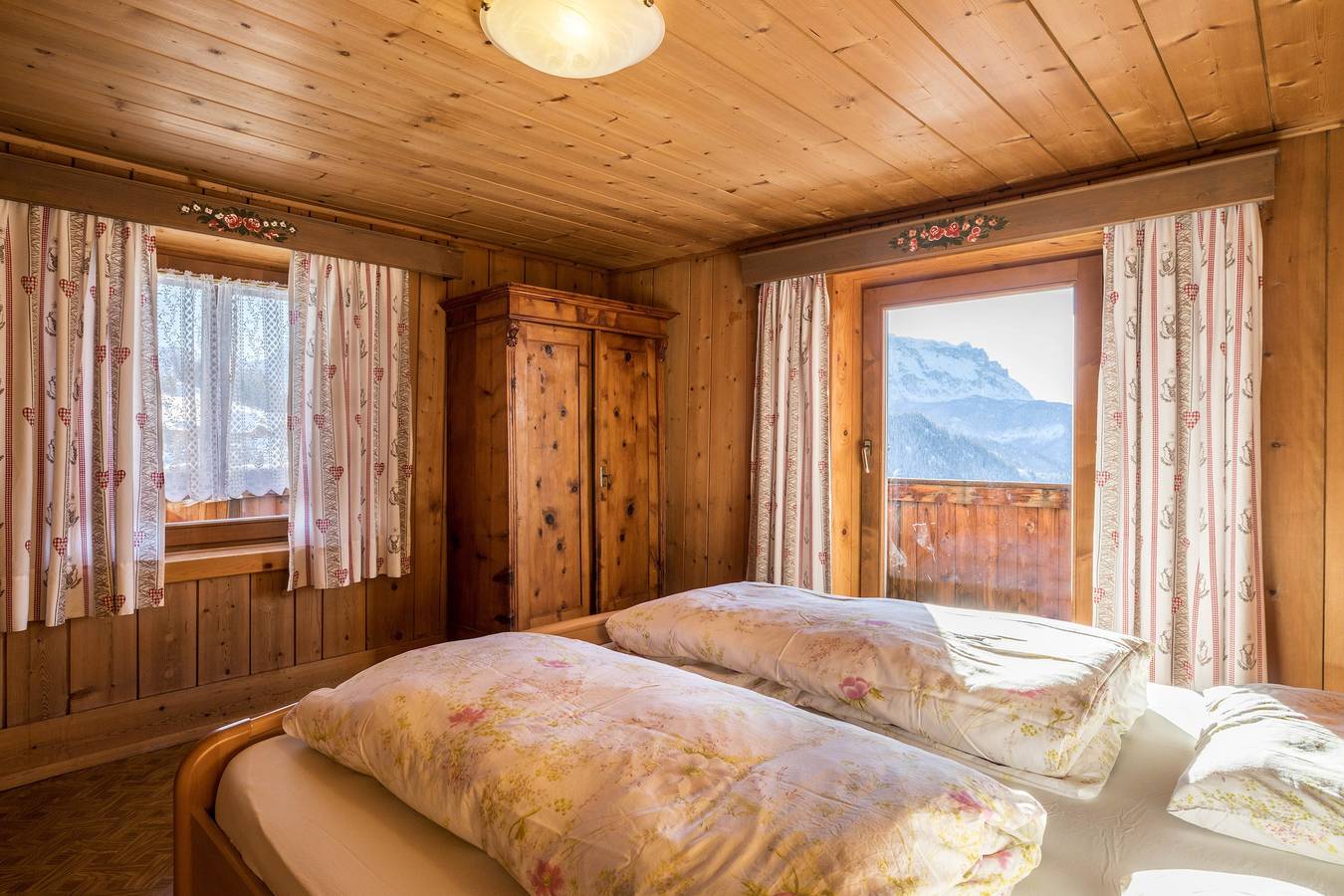 Geheel appartement, Vakantie bij Farmyard Rosshof - Vakantie Appartement Primo Piano met Wi-Fi & Balkon in San Martin de Tor, Dolomiti Superski