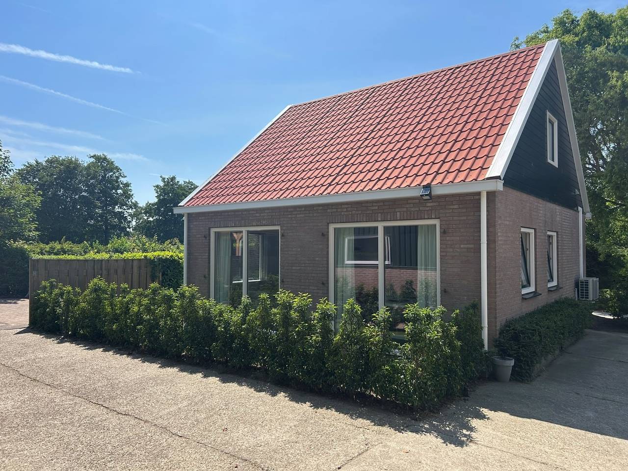 Stylish 4-person holiday home with garden, near Vrouwenpolder on the Zeeland coast in Vrouwenpolder, Walcheren