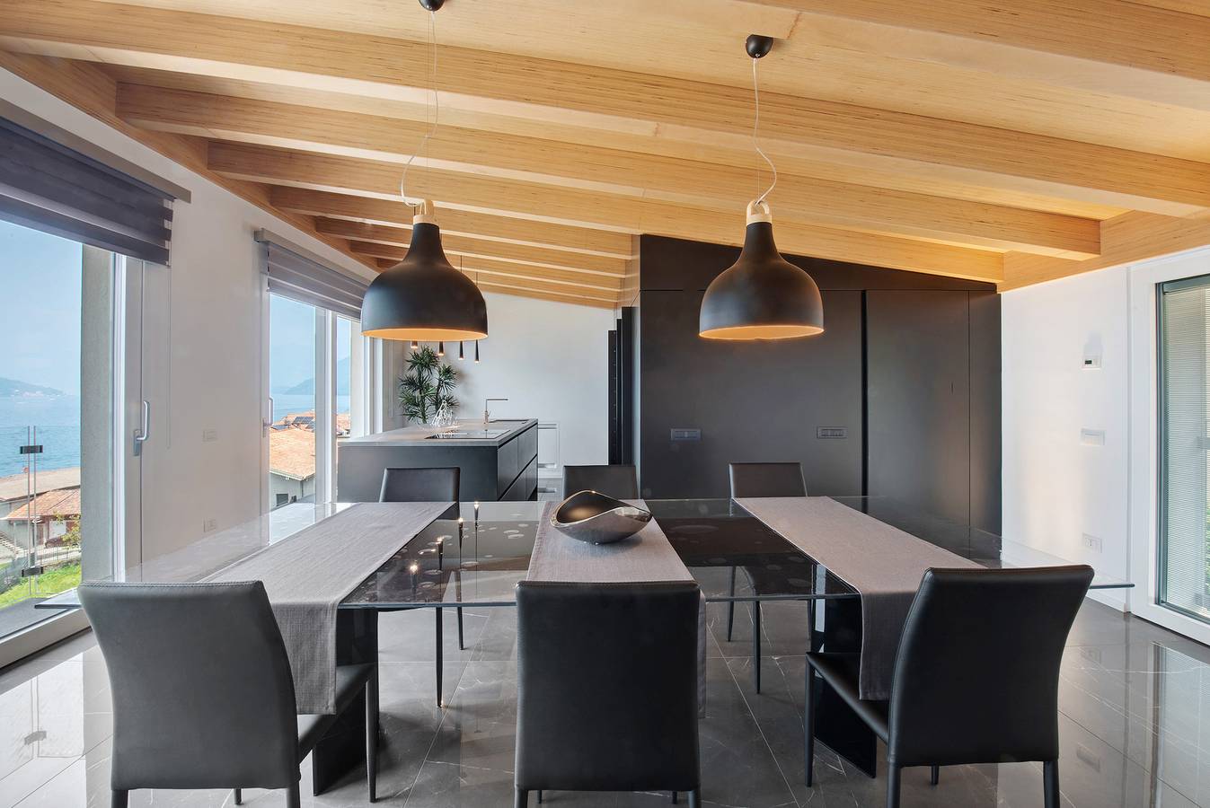 Ganze Wohnung, Ferienwohnung 'Luxury Lakefront Penthouse' mit Seeblick, Wlan und Klimaanlage in Lezzeno, Comer See