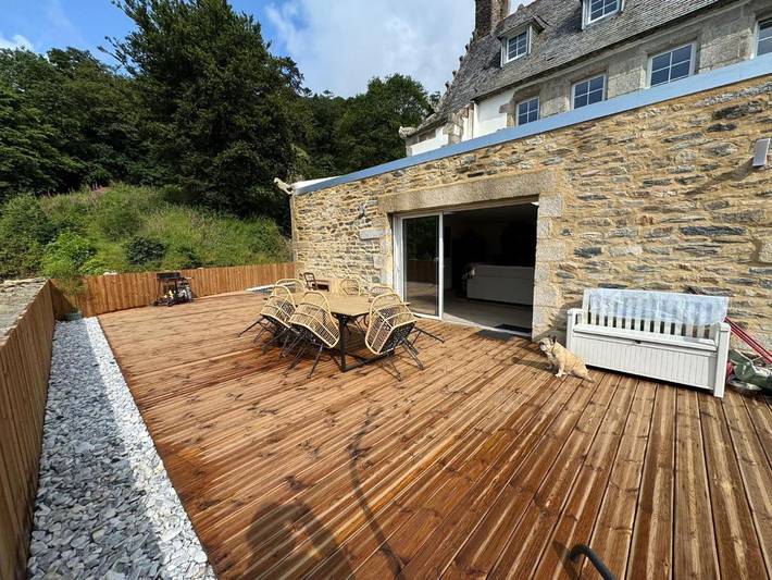 Gîte pour 10 personnes, avec terrasse, animaux acceptés à Plounéventer - 4