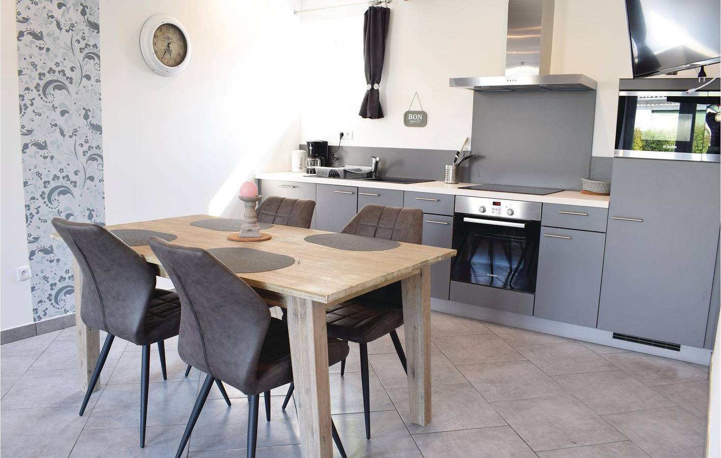 Appartement de vacances entier, Appartement avec WiFi, TV et vue sur la rivière - 700m de La Sèves in Sainteny, Côte de la Déroute
