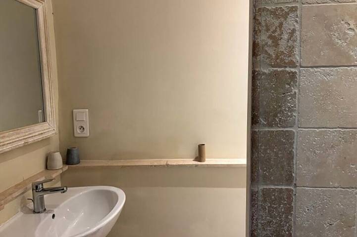 Apartamento entero, Quiet apartment with courtyard in the village of Lourmarin in Lourmarin, Parque natural regional del Luberon