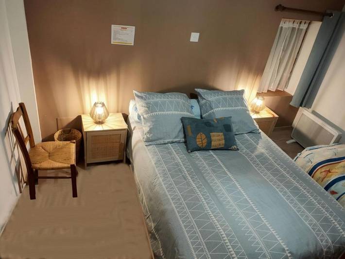 Gîte pour 10 personnes, avec vue ainsi que piscine et jardin, animaux acceptés à Montillot - 4