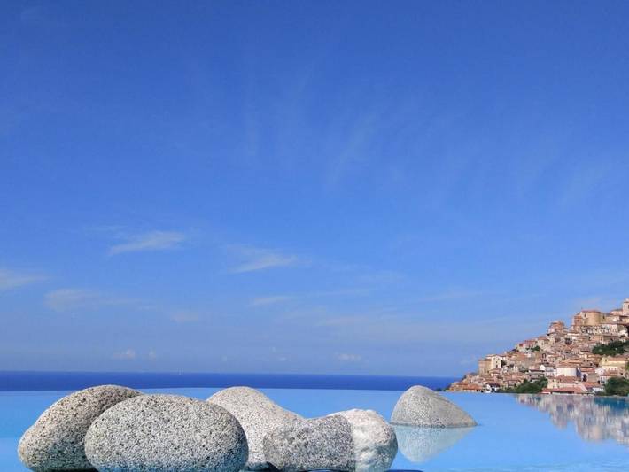 Appartamento per 6 persone, con giardino e piscina nonché panorama in Nicotera