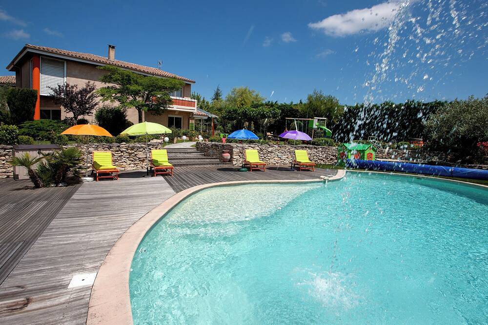 Villa 14 personnes avec piscine chauffée animaux acceptés in Issel, Région de Carcassonne