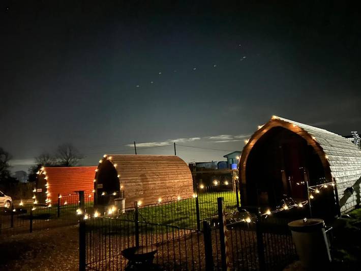 Glamping for 2 people, with Terrace and Garden as well as View in Derbyshire Dales