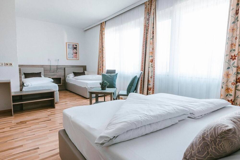 Hotel Garni Dreibettzimmer Du/Wc - Hotel-Johannes-Zeche Tauber in Illmitz, Neusiedlersee-Hügelland