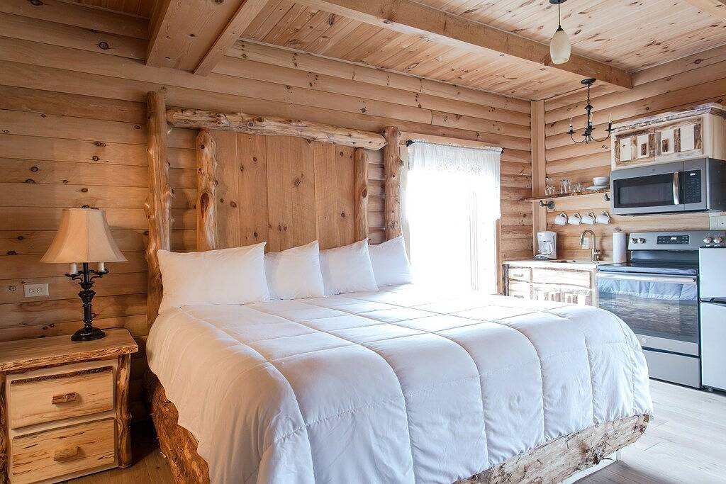 Ganze Wohnung, Gemütliche Romantic Cabin Suite mit Whirlpool. 1/2 Meile nach Berlin! in Berlin (OH), Holmes County