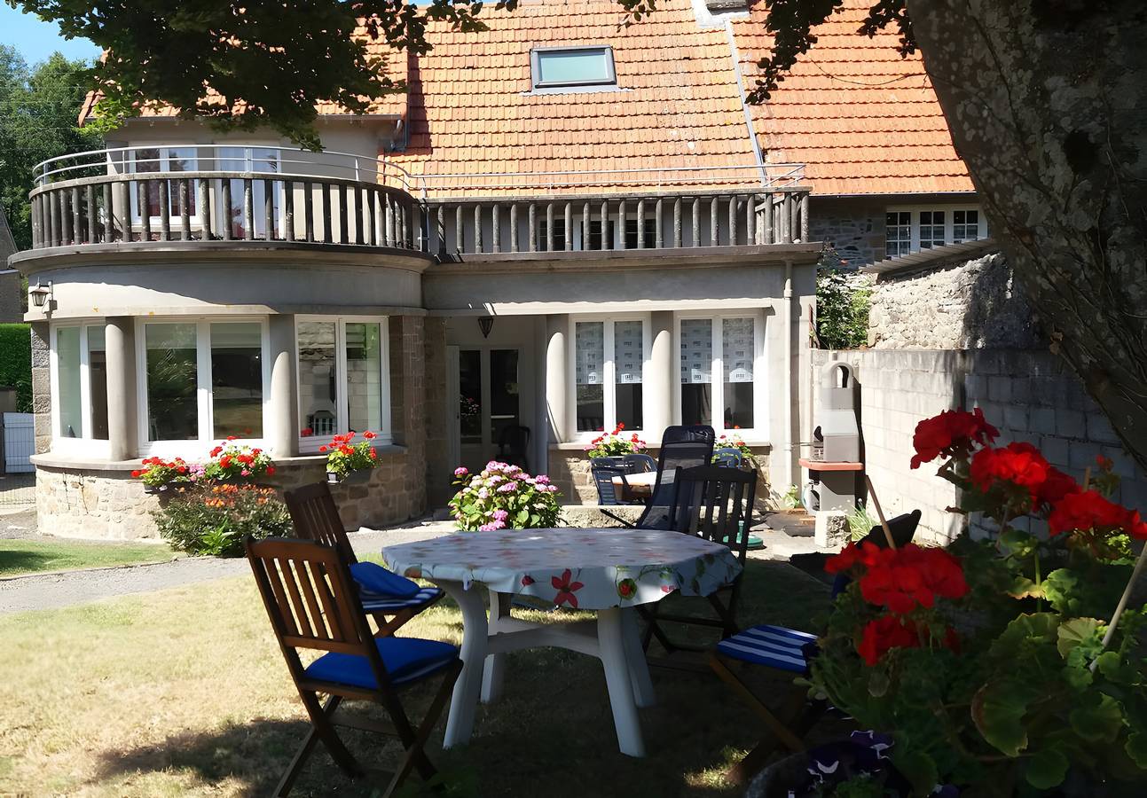 Ferienhaus 'Gite Falaise De Champeaux' mit privatem Garten und Wlan in Champeaux, Mont-Saint-Michel-Bucht