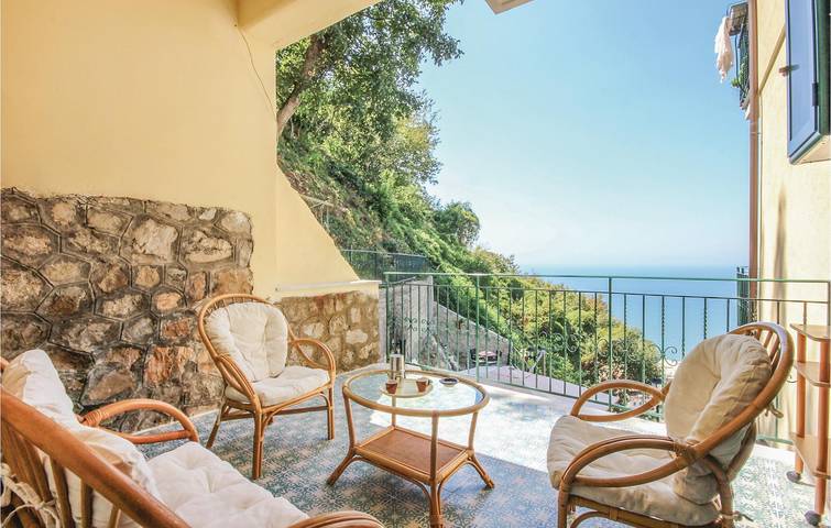 Apartamento 158m2, Parking, Terraza y WiFi, 1.5km a la Playa in Castellammare di Stabia, Sorrento Coast