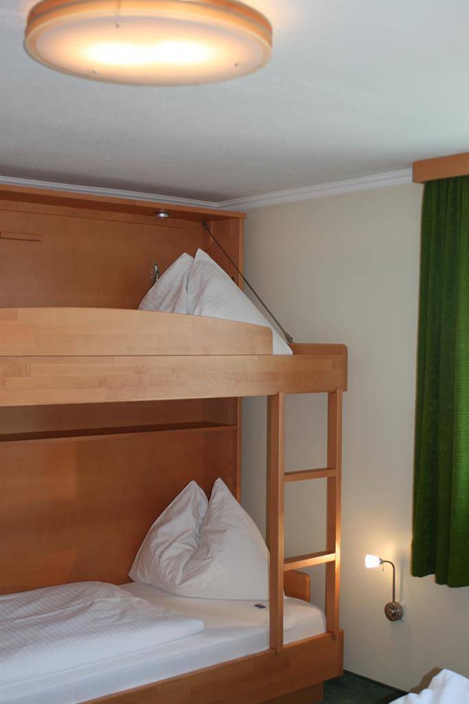 Vierbettzimmer, Dusche, Wc in Salzburg, Bundesland Salzburg