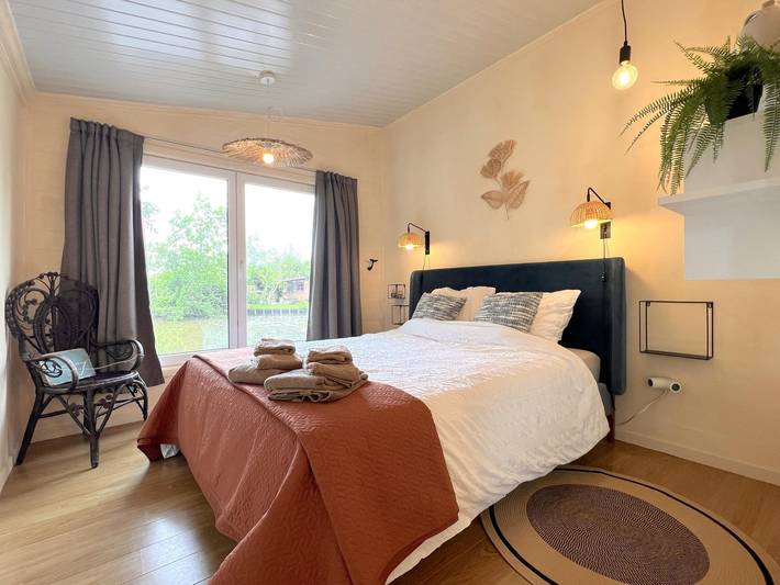 Chalet avec terrasse au bord de l'eau in Geel, Région d'Anvers