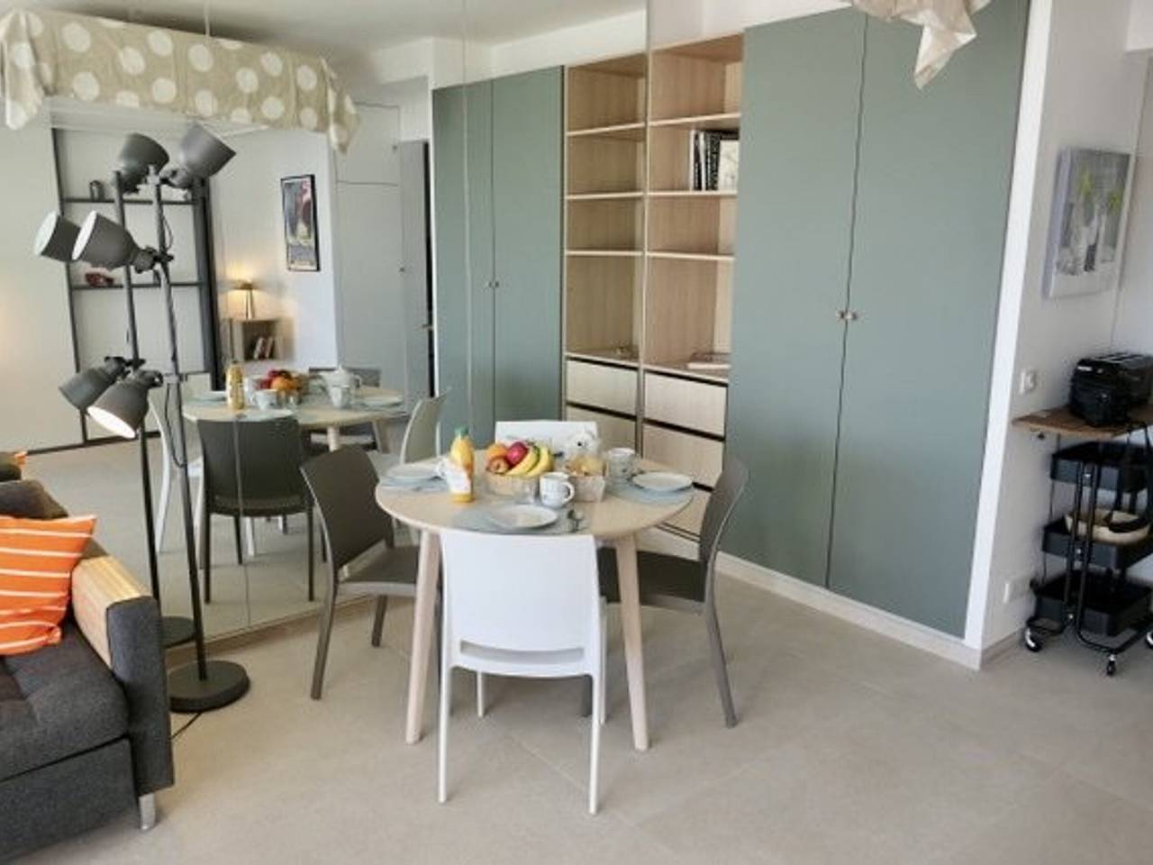 Geheel appartement, Air-conditioned studio with sea view, 2-4 people, optional parking in Villeneuve-Loubet Beach in Villeneuve-Loubet Plage, Villeneuve-Loubet