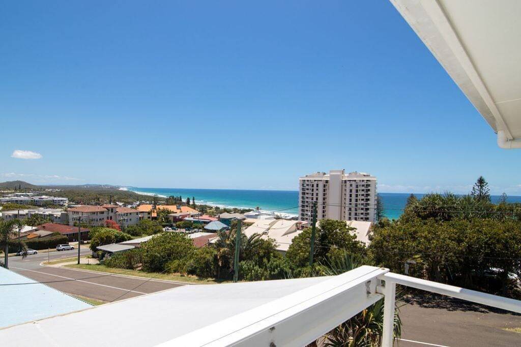 Das Weiße Haus - Central Coolum, spektakulärer Meerblick, Wifi & Foxtel in Coolum Beach, Sunshine Coast