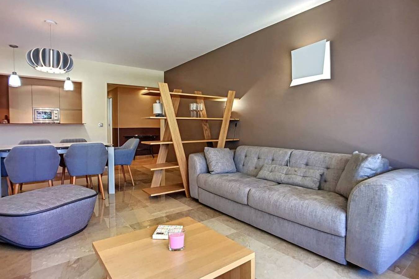 Location De Vacances pour 6 Personnes dans Antibes, Région de Cannes