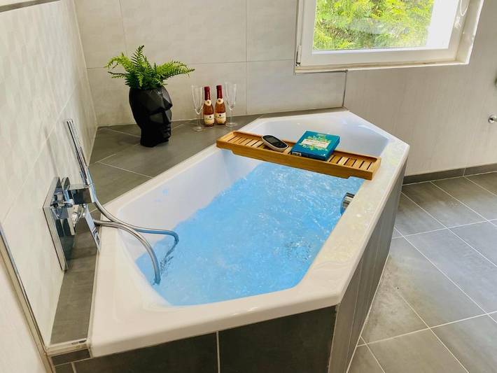 Ferienwohnung für 6 Personen, mit Whirlpool und Garten sowie Ausblick in Saarbrücken - 4