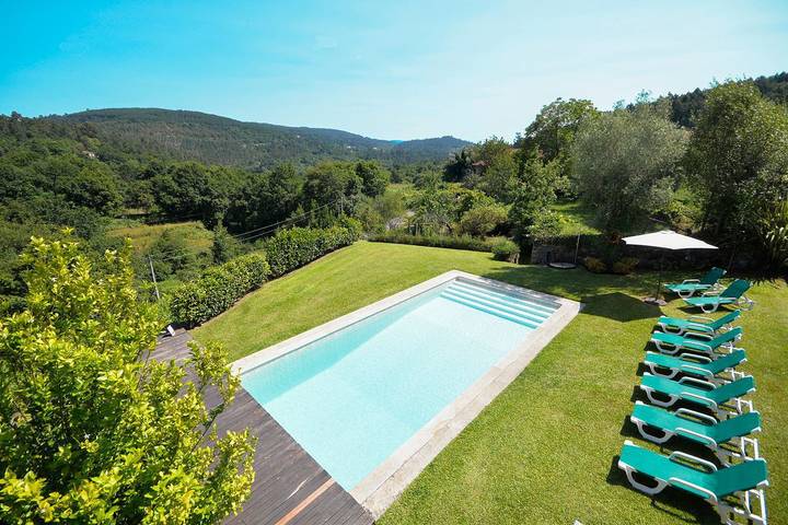 Location de vacances pour 10 personnes, avec jardin ainsi que terrasse et sauna dans Paredes de Coura - 2