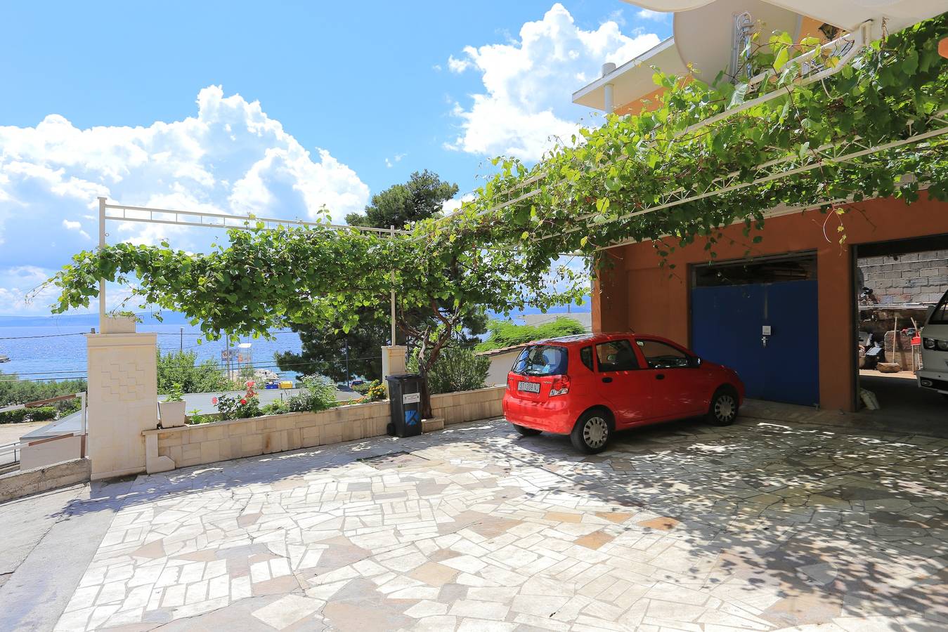 Entire apartment, One bedroom apartment with terrace and sea view Duće (Omiš) A-18302-b in Dugi Rat, Omiš-Riviera