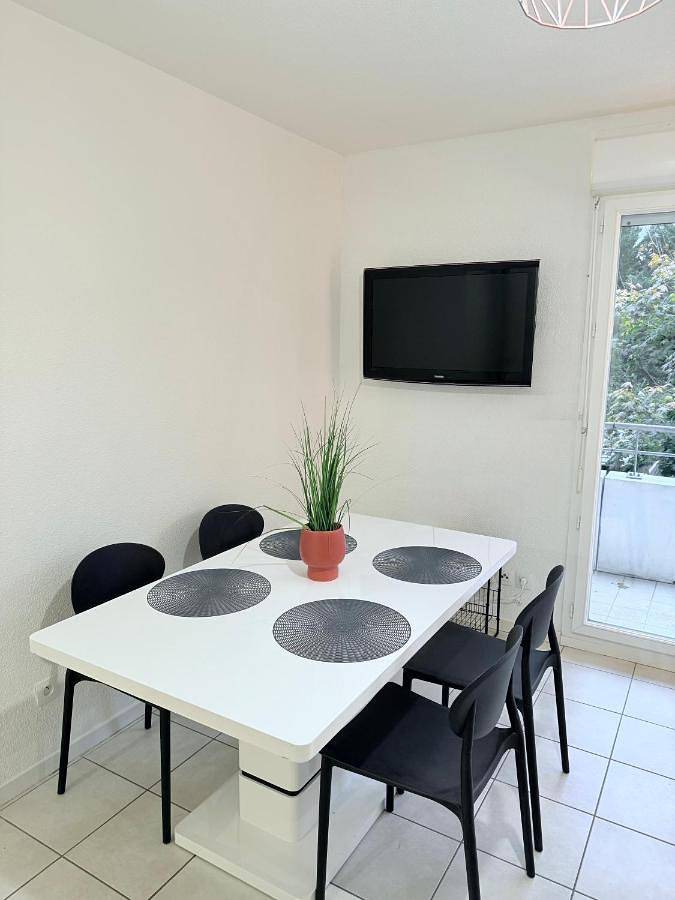 Gîte pour 4 personnes, avec piscine et balcon à Pineuilh - 3