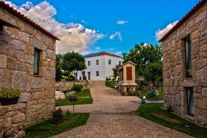 Casa de familia para 3 personas, con Terraza además de Jardín y Piscina en Mosteiro - 3