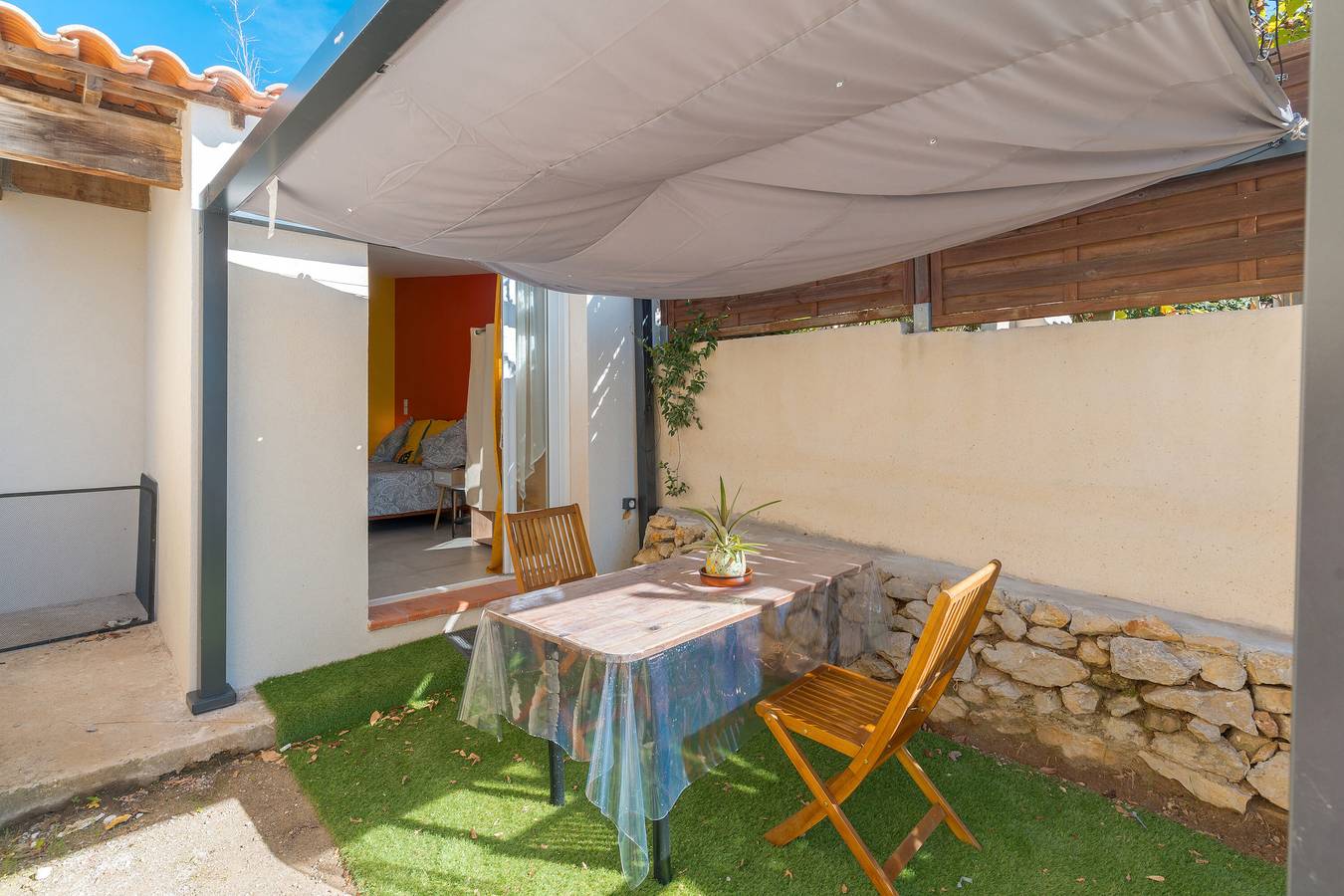 Ganzes Studio, Studio „Dolce Vita 2“ mit Gemeinschaftspool, privater Terrasse und Klimaanlage in Lambesc, Aix-en-Provence und Umgebung