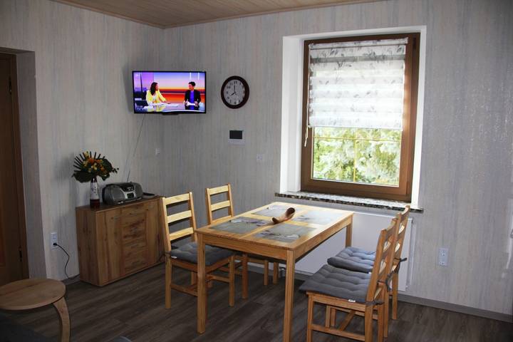 Ferienwohnung für 3 Personen, mit Ausblick und Garten in Falkenstein