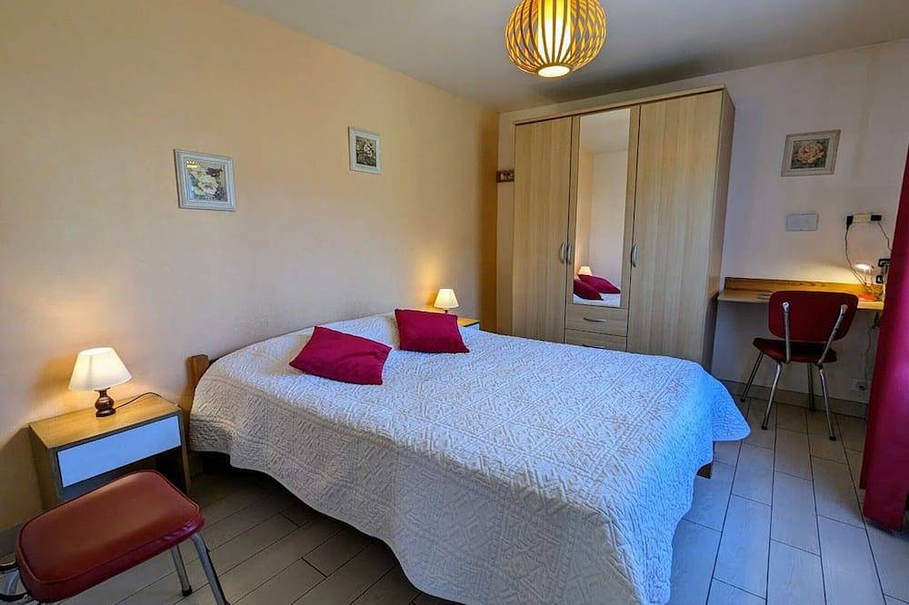 Family-Friendly Chalet in Orchard with Modern Comforts & Spacious Terrace in Ban-sur-Meurthe-Clefcy, Parc naturel régional des Ballons des Vosges