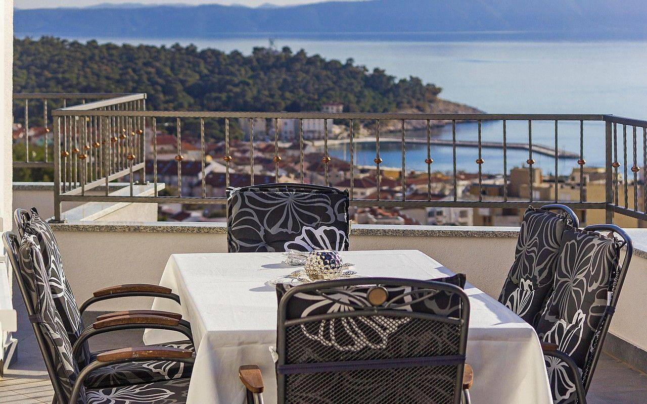 Entire holiday apartment, Penthouse flat with whirlpool and sea view in Makarska, Makarska Riviera