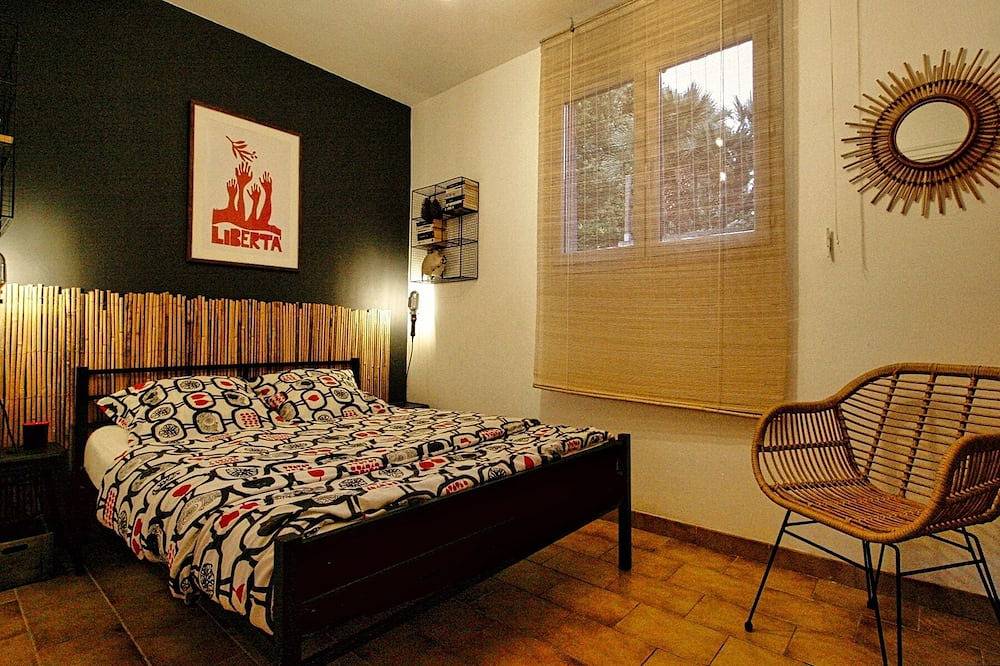 Appartement entier, T2 Albitru dans une villa corse, au calme, avec piscine et grand jardin in Calenzana, Région de Calvi