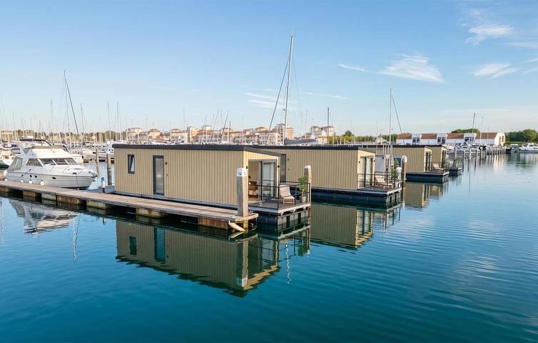 Woonboot voor 4 personen, met terras en uitzicht in Nederland