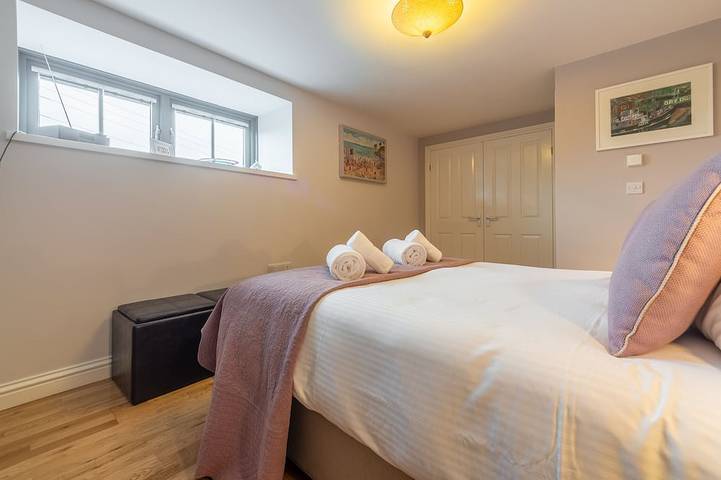 Ganze Wohnung, Ein luxuriöses Apartment mit 2 Schlafzimmern in einem umgebauten, denkmalgeschützten Gebäude. in Hayle, Cornwall