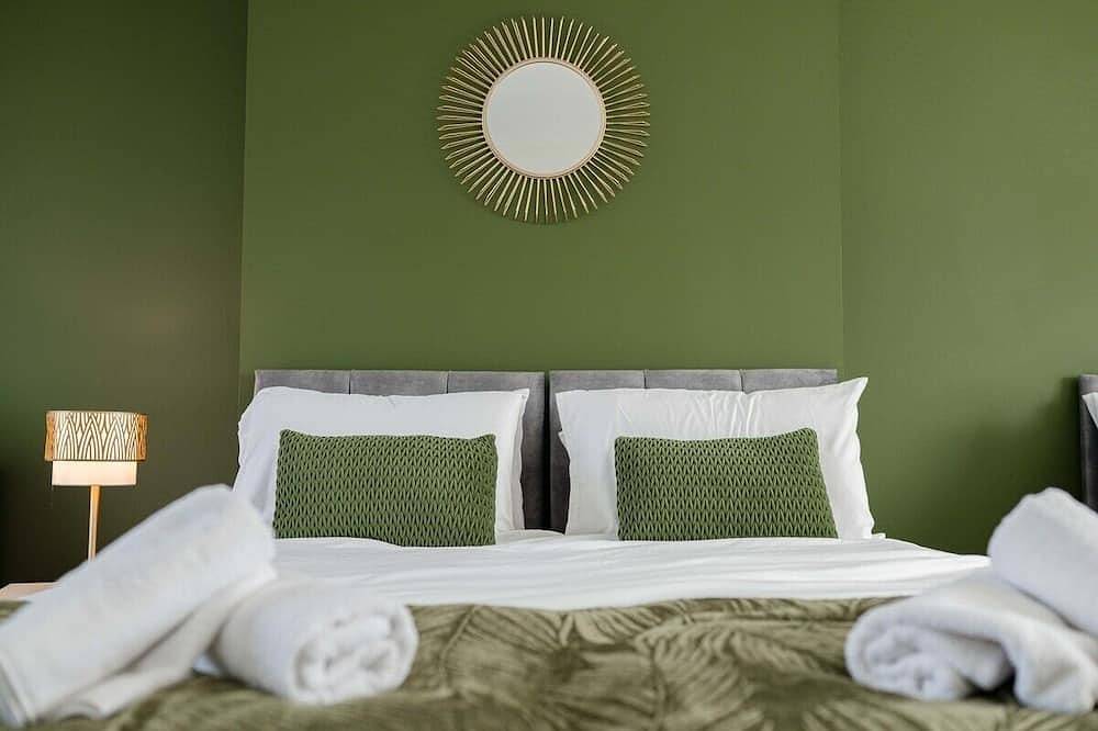 3 Bed Townhouse | Secure Parking | Sleeps 9 in Ipswich, Suffolk